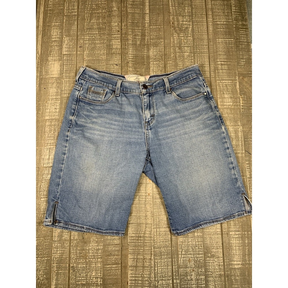 Levis 551 Women's Size 6 Relaxed Fit Shorts 30" waist  9" Inseam Blue Denim